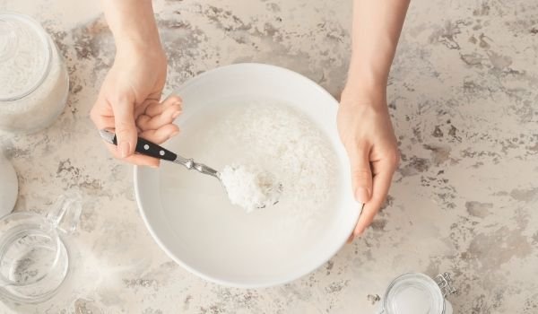 Como preparar agua de arroz